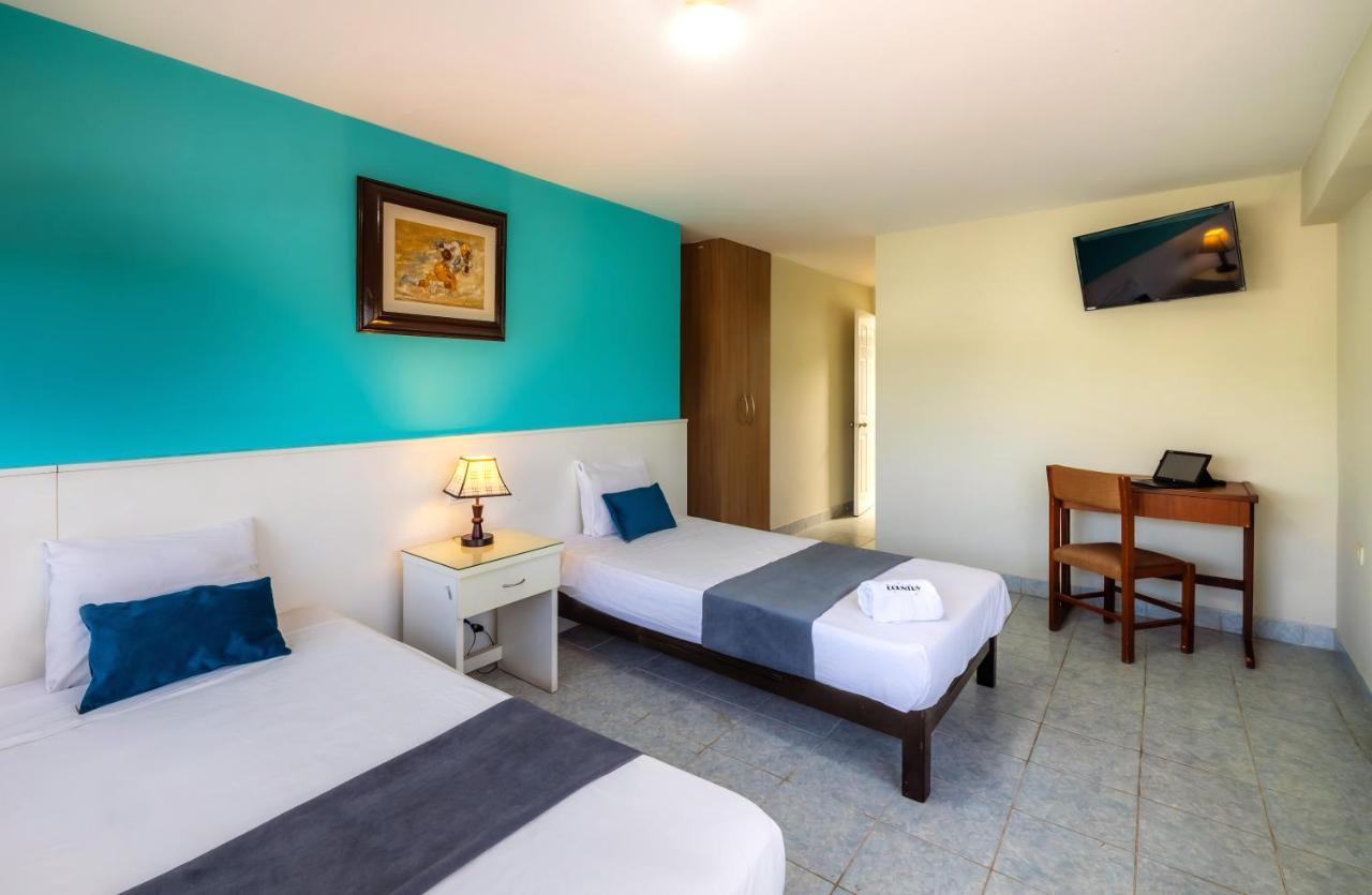 Hotel Country Trujillo Encalada Exterior photo